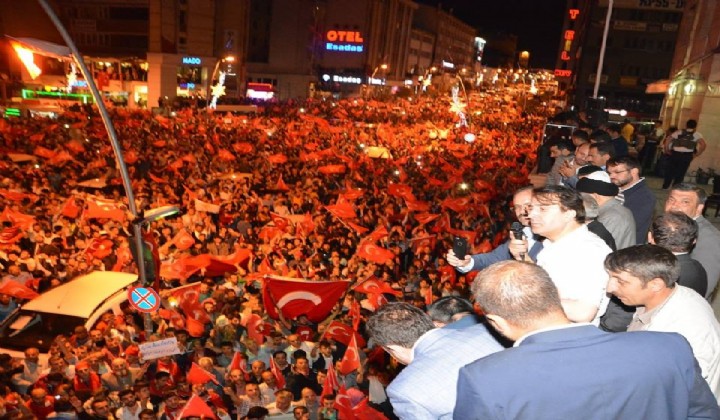 AK Parti Milletvekili Aydemir: Darbeleri ve destekilerini lanetliyoruz